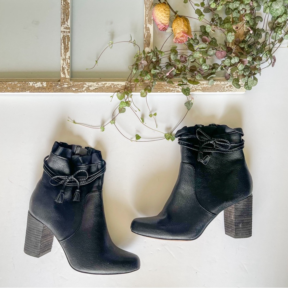 Covingnton Black Leather Ankle Boots with Bow